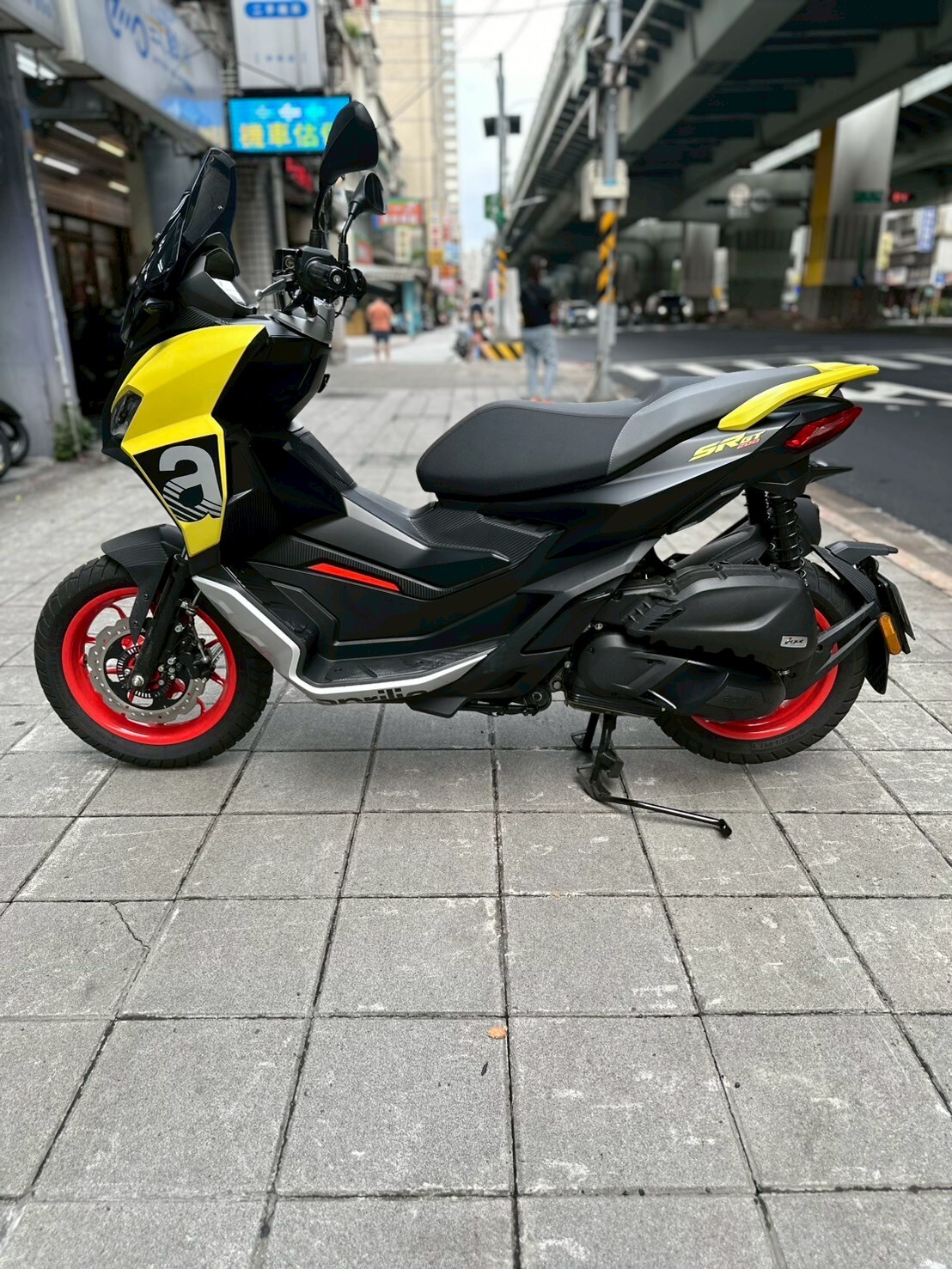 LINE_ALBUM_2022 Aprilia SR GT 200 _6930 $92000_250715_3