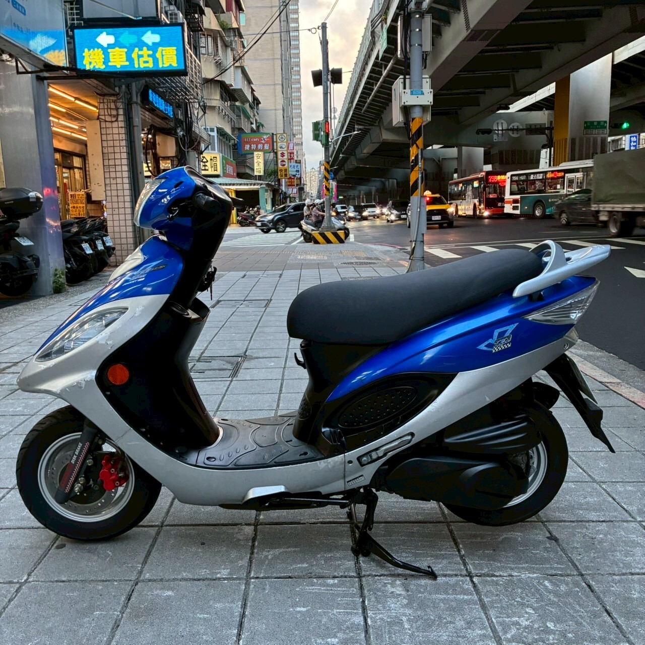 LINE_ALBUM_2015 光陽 V2 125 _8820 $26000_250930_3
