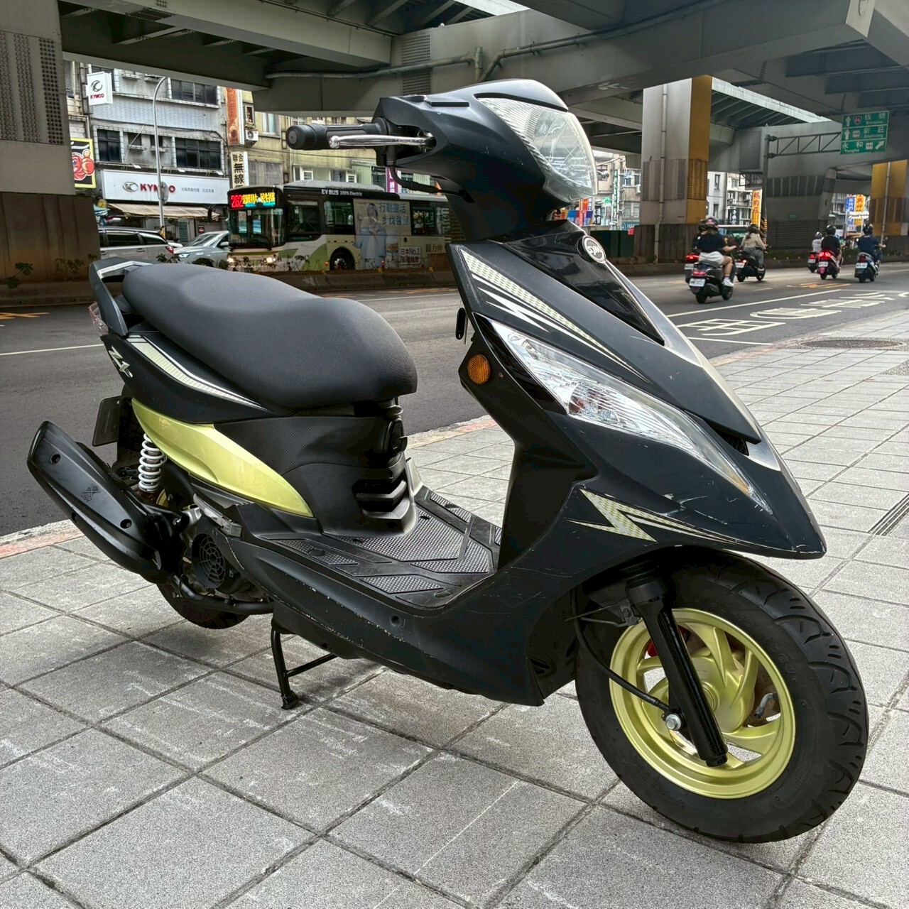 LINE_ALBUM_2017 三陽 Z1 125 _9561 $35000_251014_5