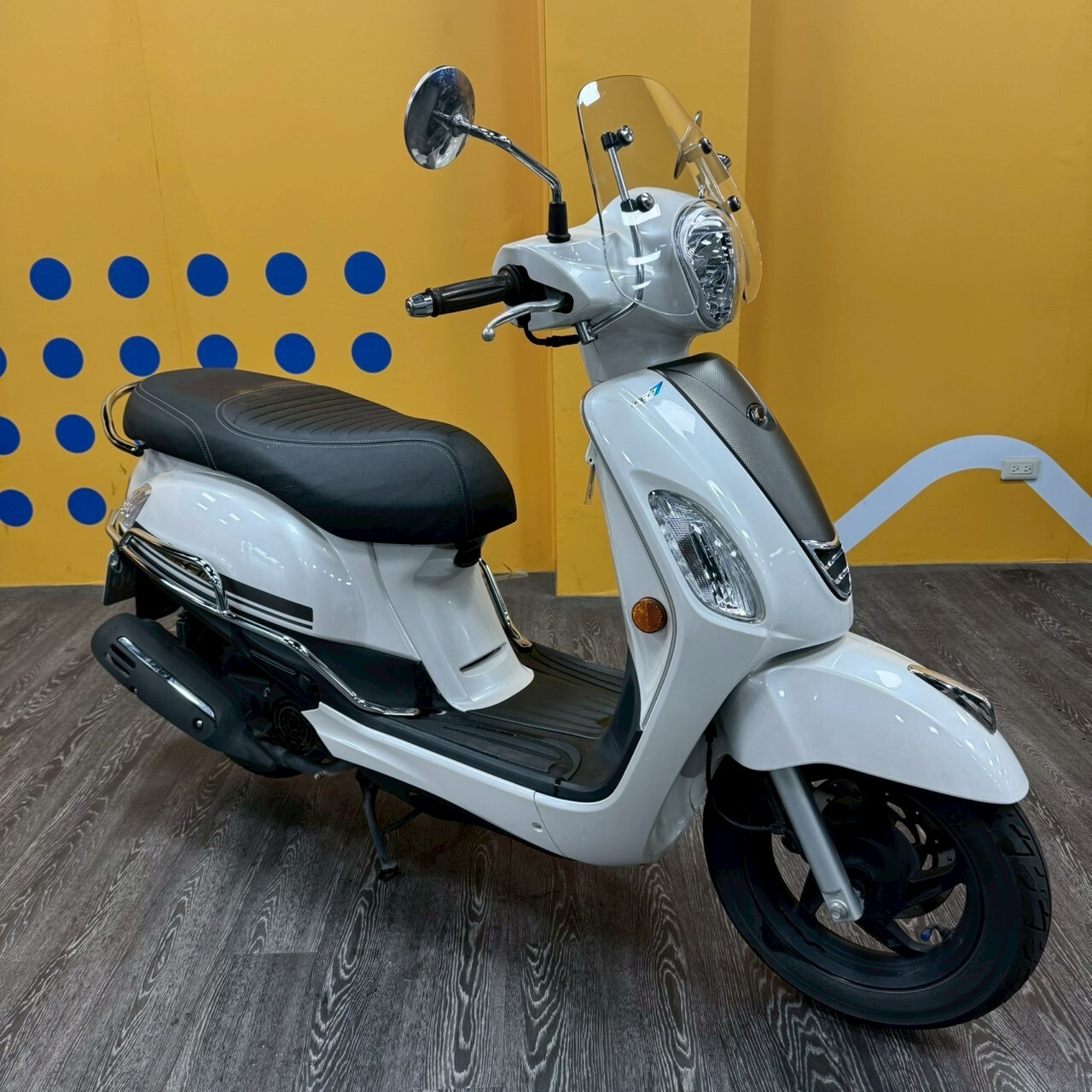 LINE_ALBUM_10.1 20年 FORCE _2268 $52000(車台擋點有傷)_251017_1