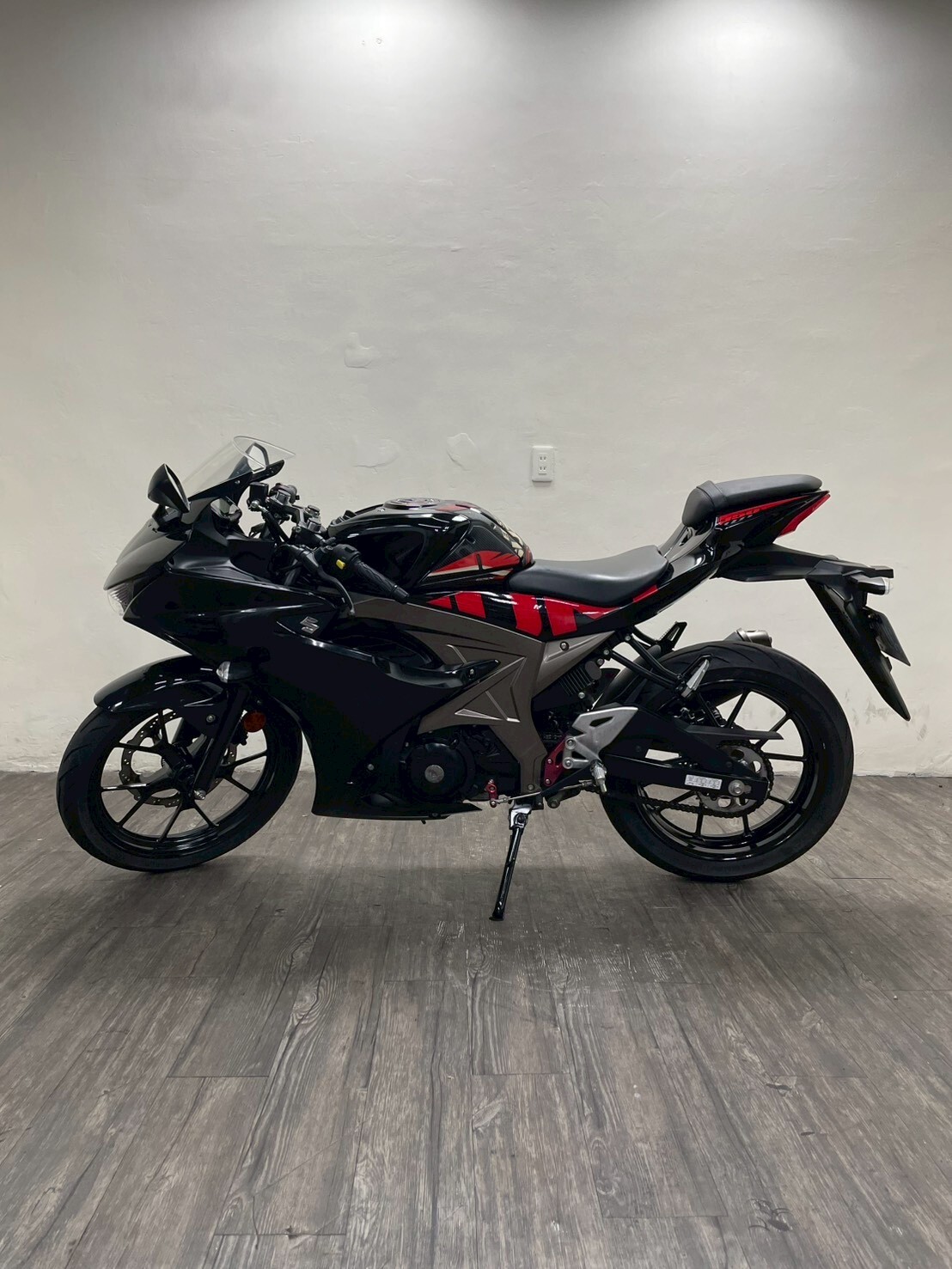 LINE_ALBUM_2018 台鈴 GSX-R150 _8993 $48000里程24XXX_251017_2