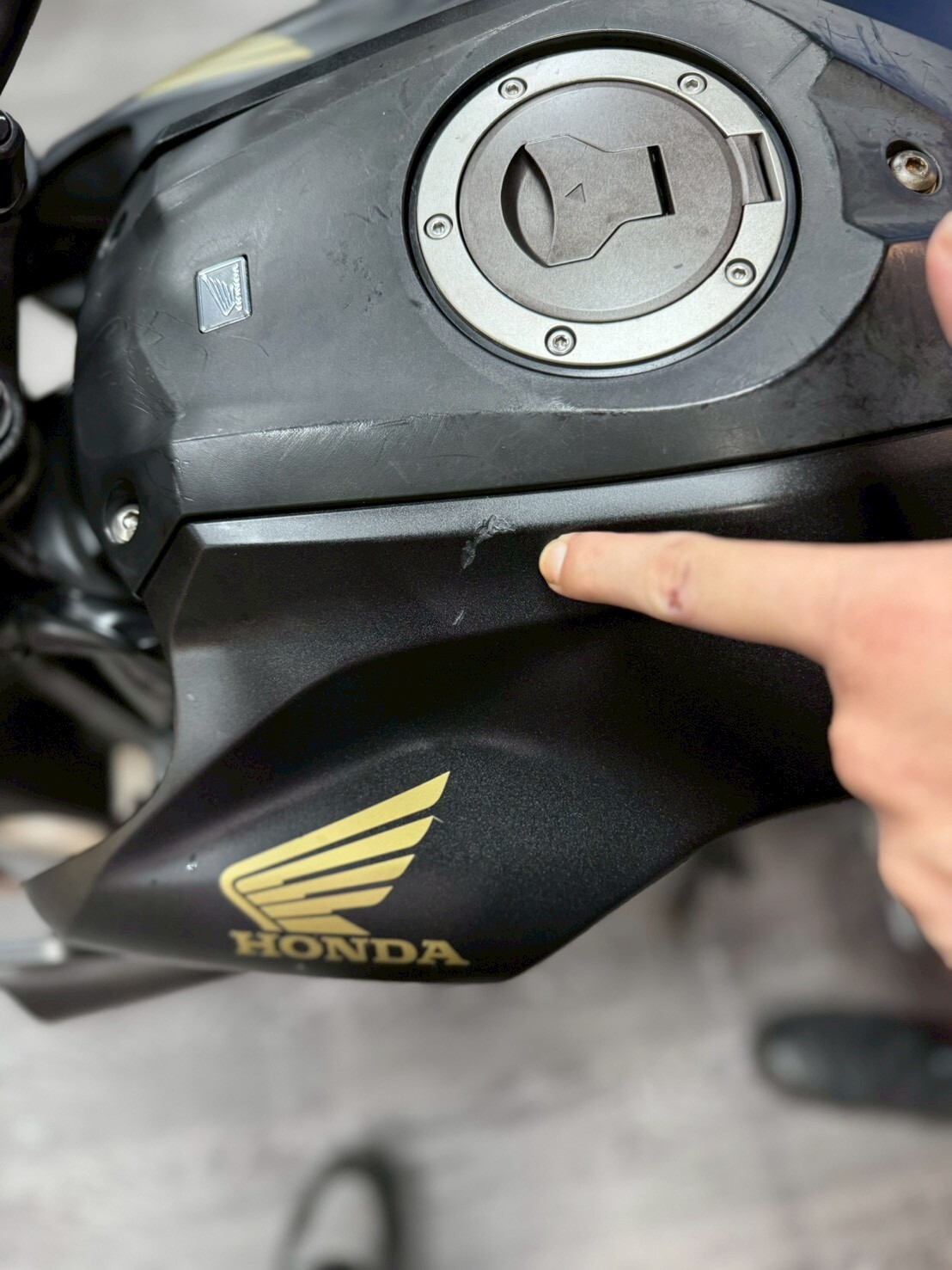 LINE_ALBUM_20年 本田 CB300R ABS _7825 20xxxkm $68000(特價現況販售)_251030_1