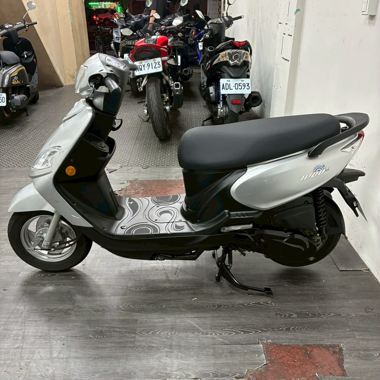 LINE_ALBUM_6853_251115_3