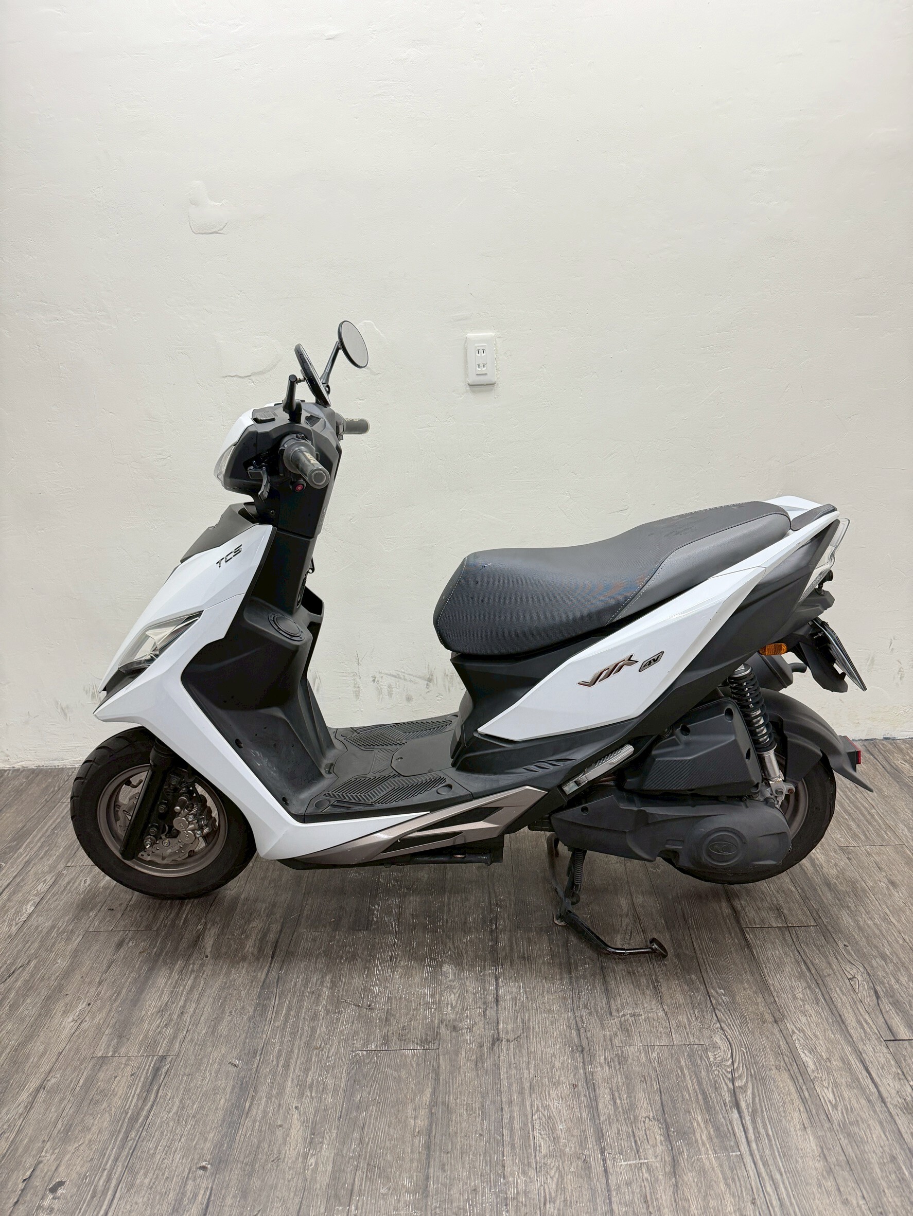 LINE_ALBUM_2023 光陽 VJR 125 V4 TCS _1781 $ 55000 里程 73XX_251201_3