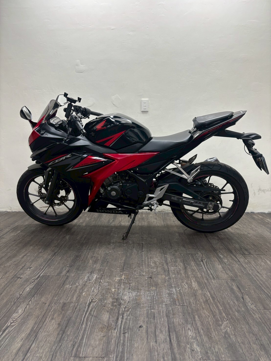 LINE_ALBUM_2019 本田CBR150R_3878 $68000 里程13xxx_251203_3