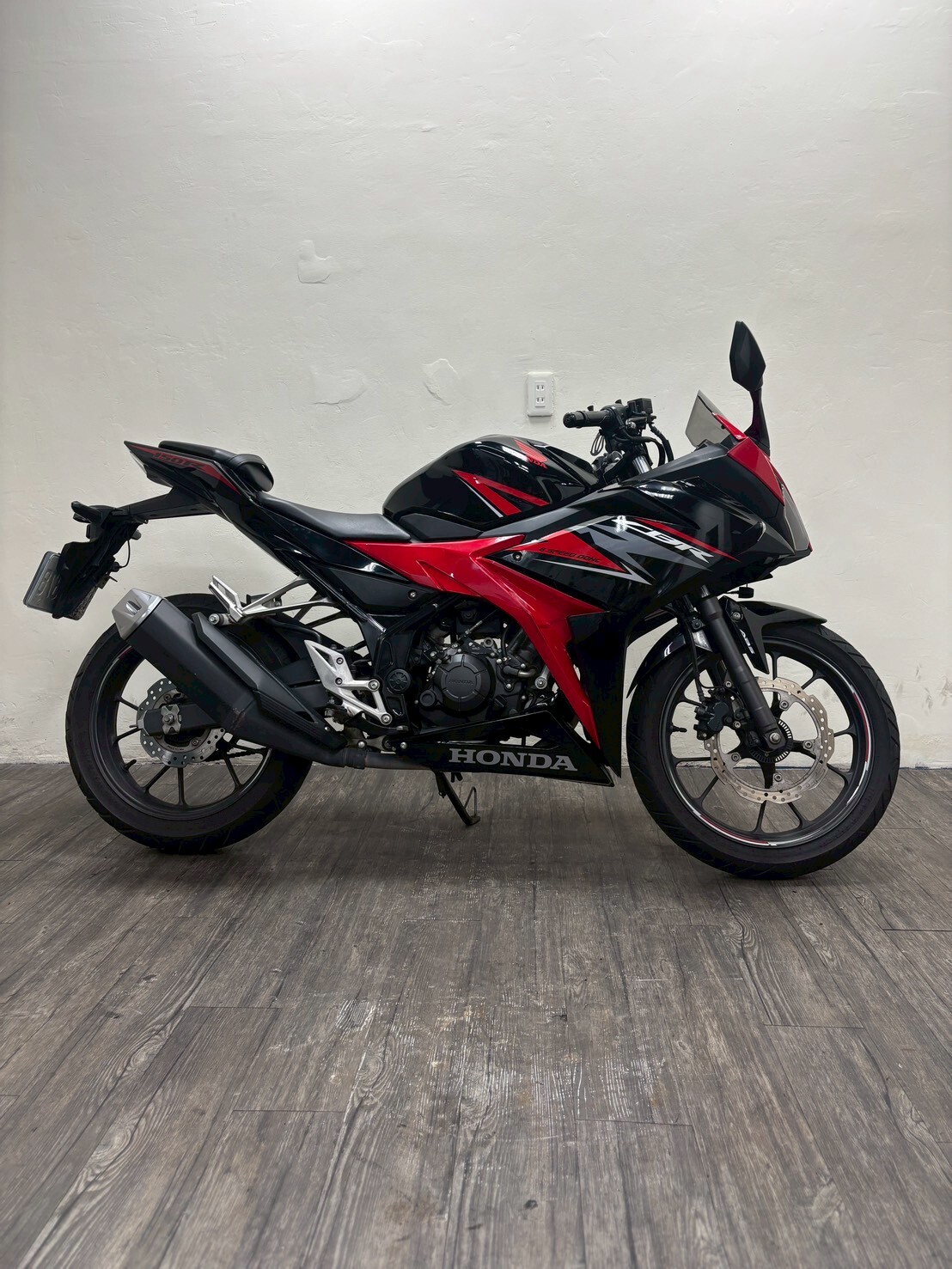 LINE_ALBUM_2019 本田CBR150R_3878 $68000 里程13xxx_251203_4