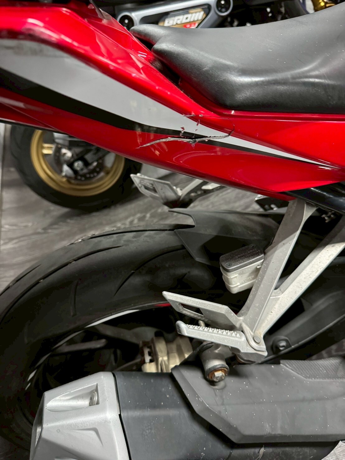 LINE_ALBUM_「未整理現況」17年 本田 CBR 150R 國際檔 _8961 24xxxkm $45000_251216_1