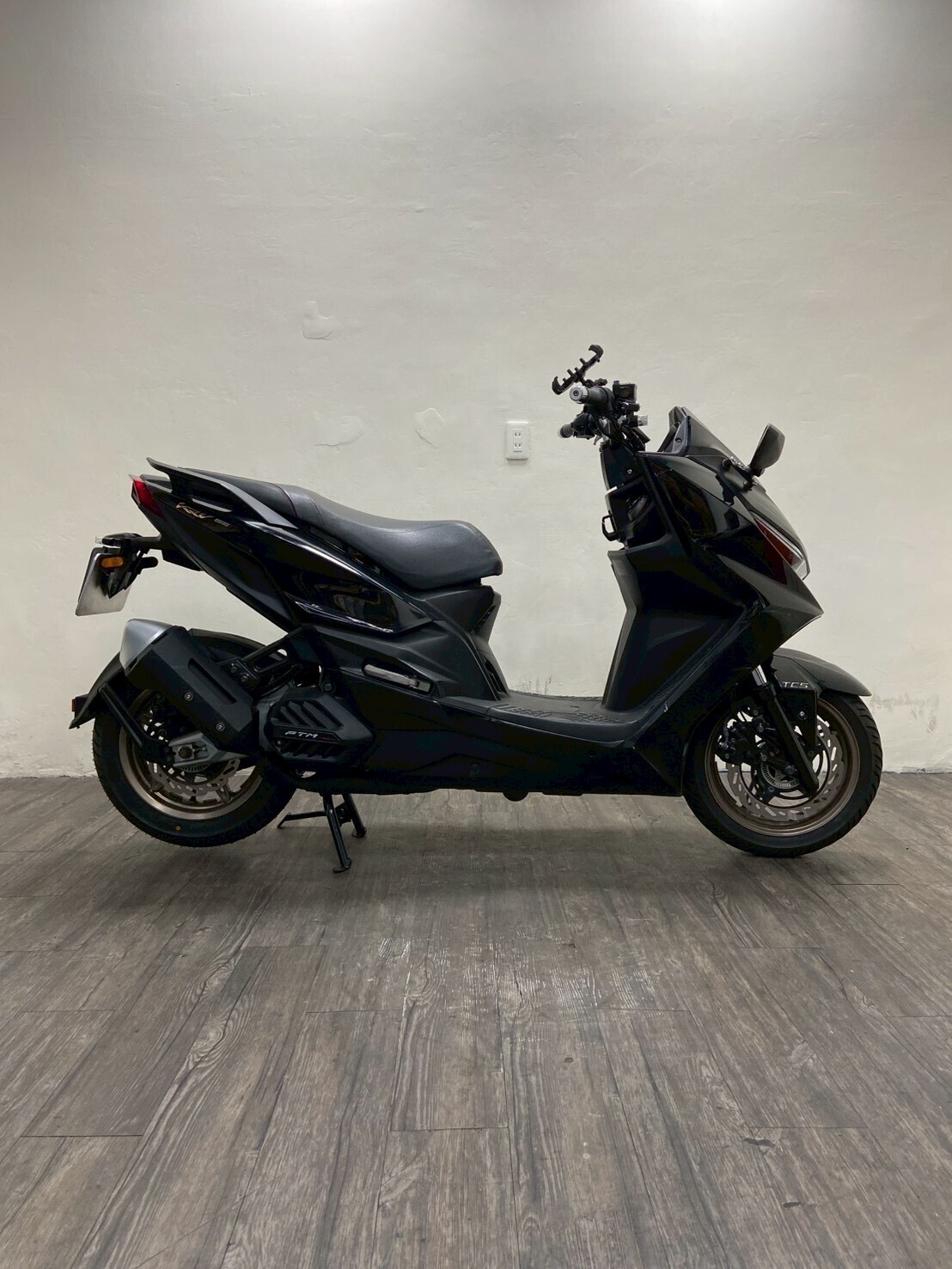 LINE_ALBUM_2022 光陽 KRV 180 ABS+TCS _9339 $72000里程 42XXX_251208_3