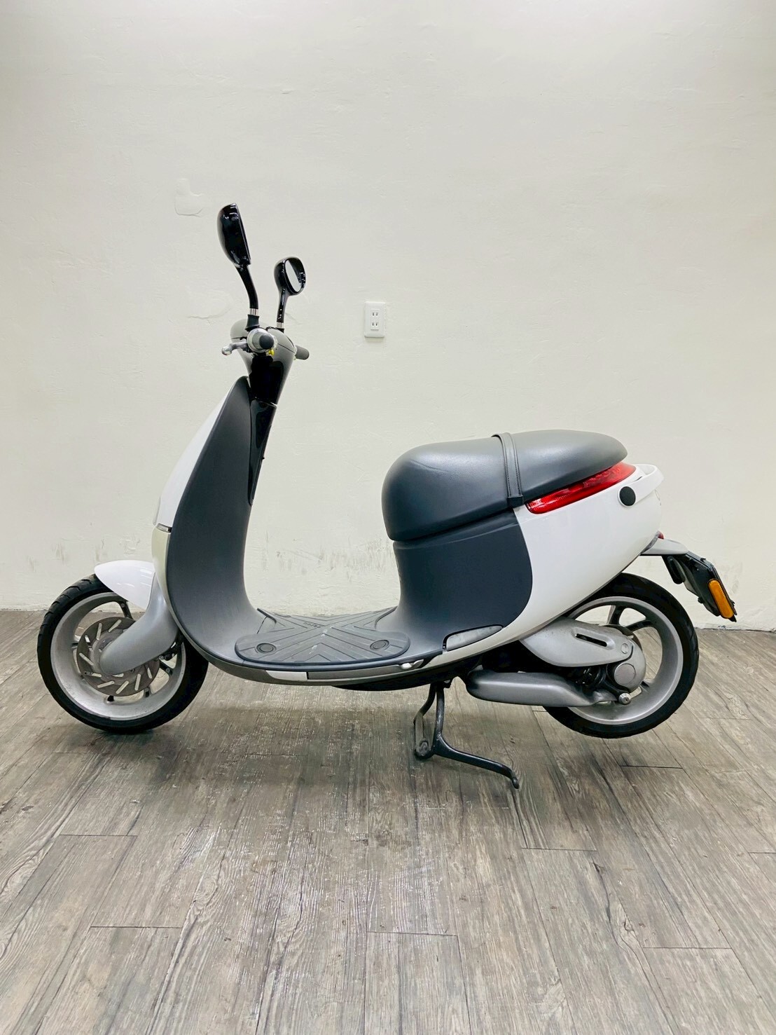 LINE_ALBUM_2016 睿能 GOGORO1 _1332 $28000 里程28XX_260123_4