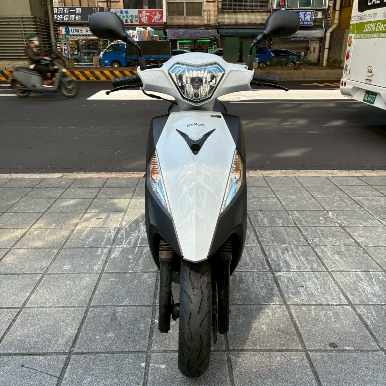 LINE_ALBUM__7589_260226_1