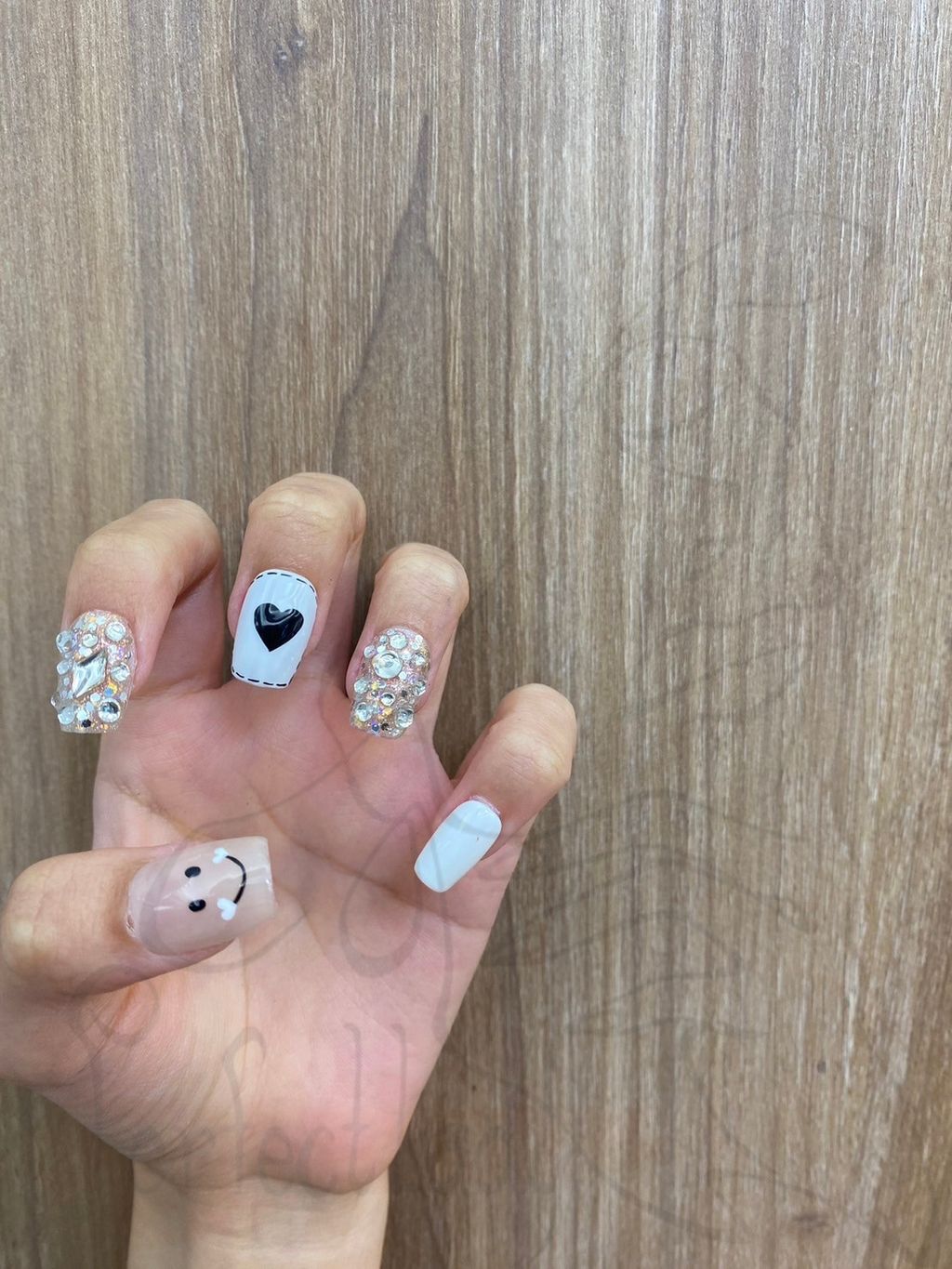 LINE_ALBUM_240417_240419_128