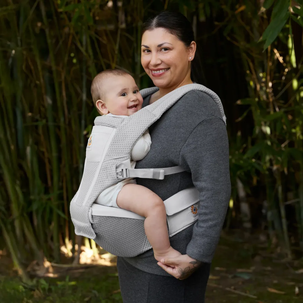 BCHIPSFMGRY_ergobaby_carrier_alta_prlgry_LS01.jpg