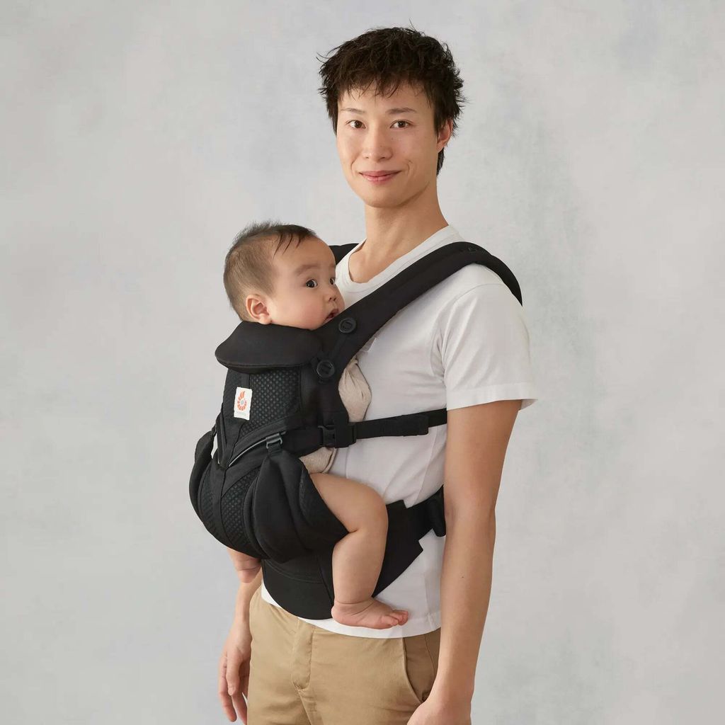 BCS360PONYX_27_ergobaby_carrier_omni_classic_mesh_onyx_side_RGB.webp