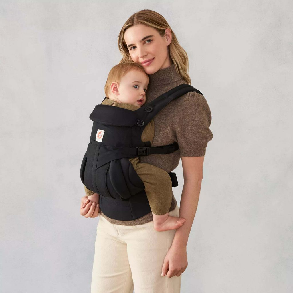 BCS360BLK_23_ergobaby_carrier_omni_classic_cotton_blk_side_RGB.webp