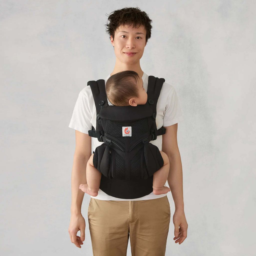 BCS360PONYX_27_ergobaby_carrier_omni_classic_mesh_onyx_front_RGB.webp