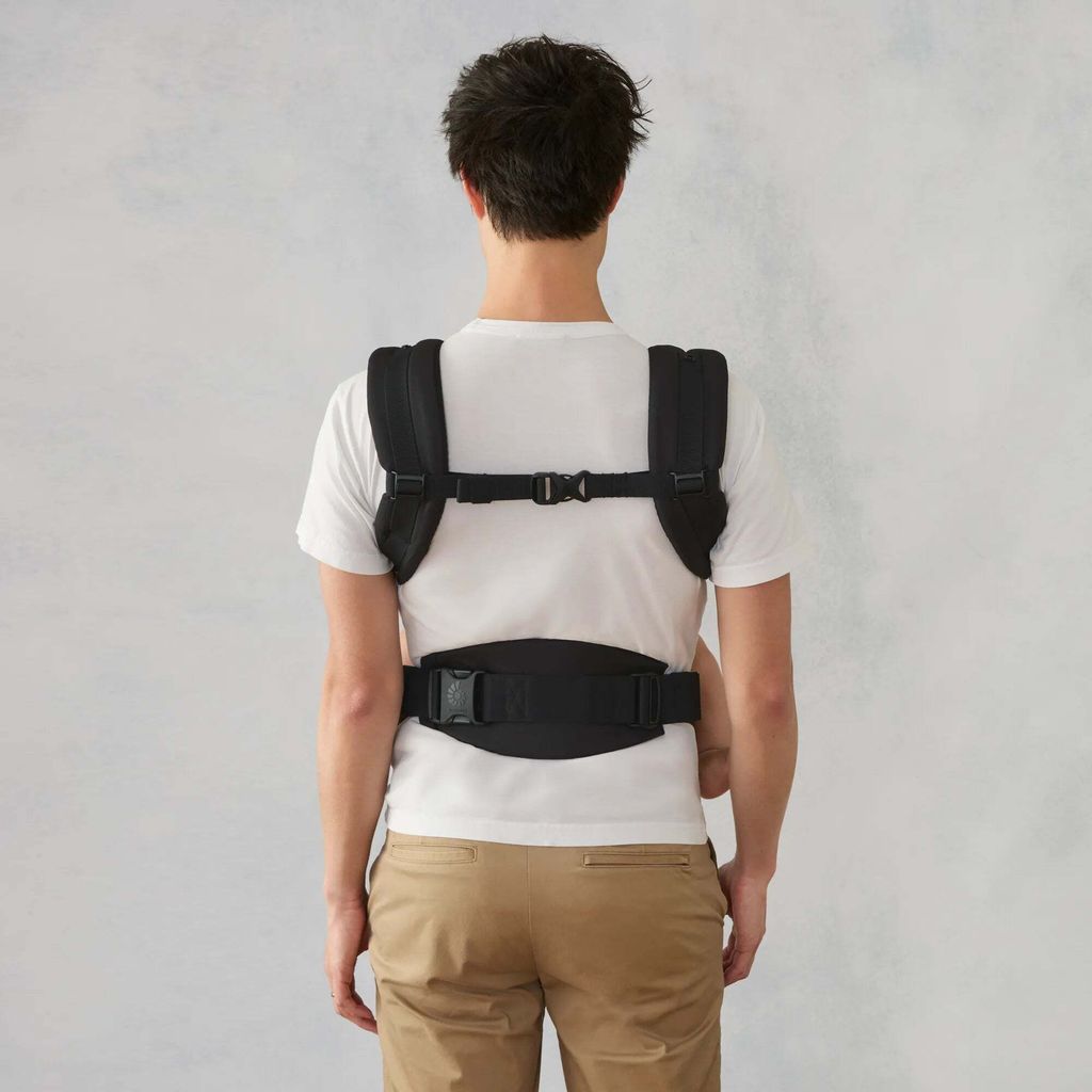BCS360PONYX_27_ergobaby_carrier_omni_classic_mesh_onyx_back_RGB.webp