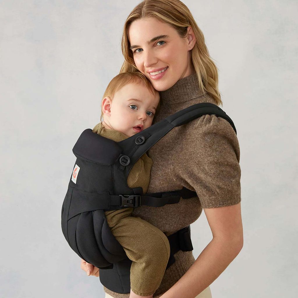 BCS360BLK_23_ergobaby_carrier_omni_classic_cotton_blk_detail_RGB.webp