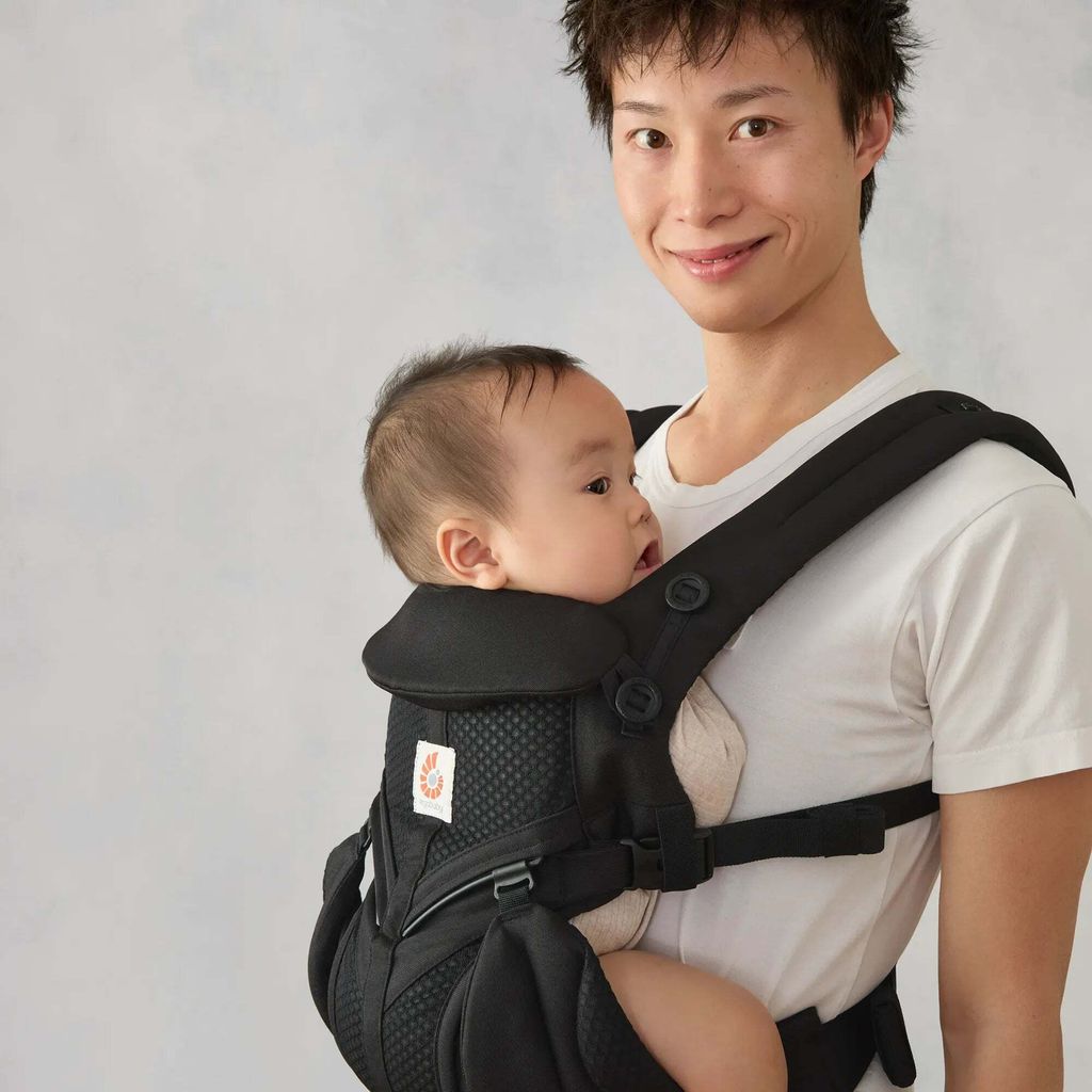 BCS360PONYX_27_ergobaby_carrier_omni_classic_mesh_onyx_detail_RGB.webp