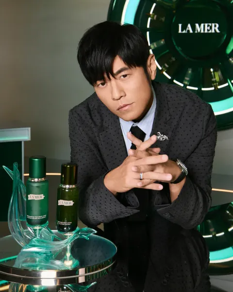 LM_2025_FY26_Project_Shui_Hulk_Social_Carousel_01_B_4x5