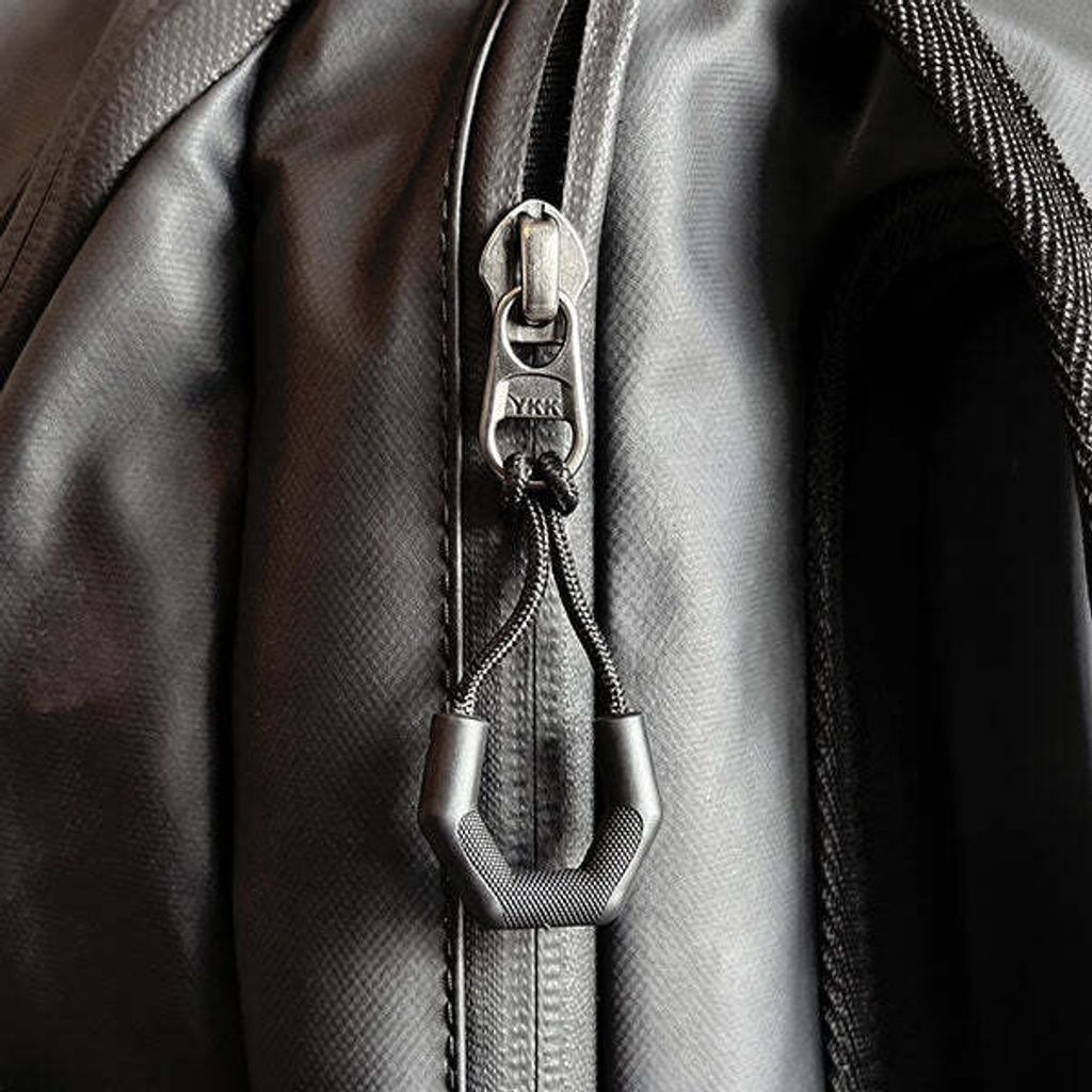 CRBN_Backpack_2.0_Zipper_e36c3e63-4a3f-49e6-95ce-4b0d9af7cec8
