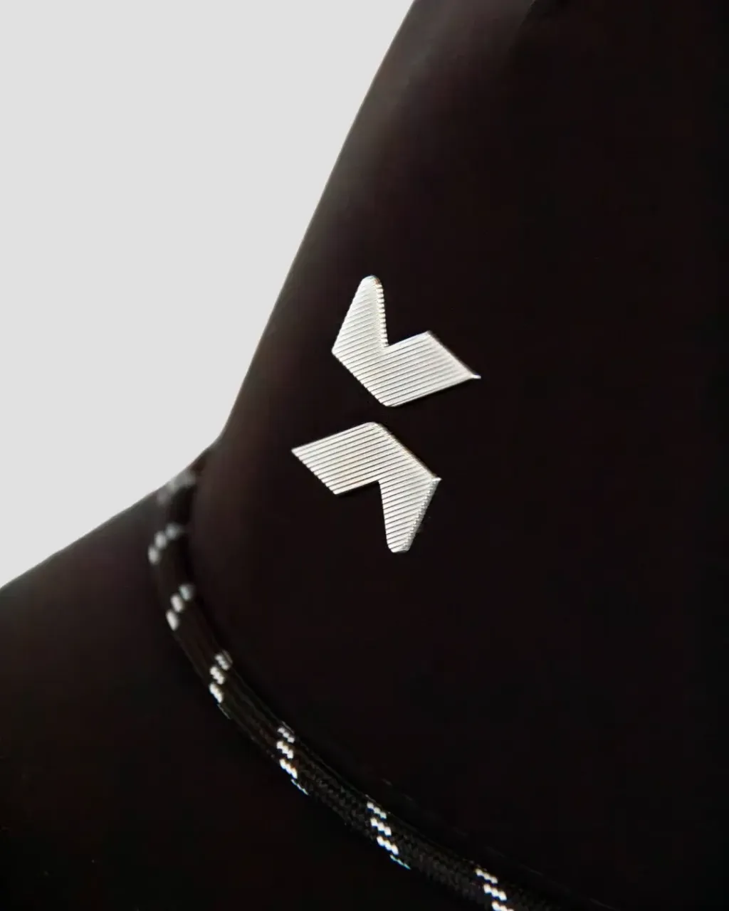 Signatuer_Hat_Cord_Black_-_Logo_Detail