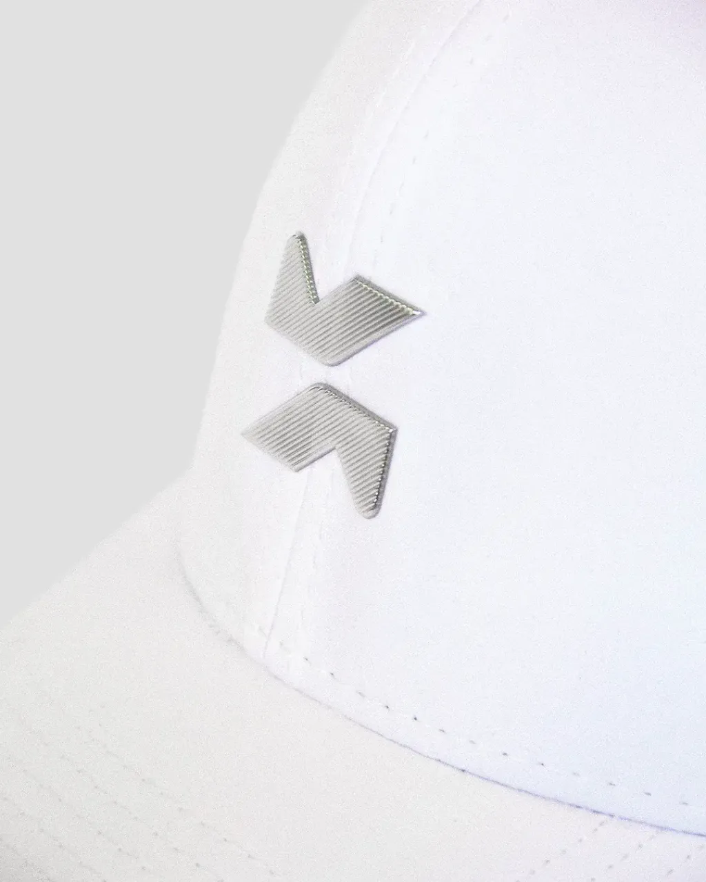 SignatureHatPlainWhite-Logodetail