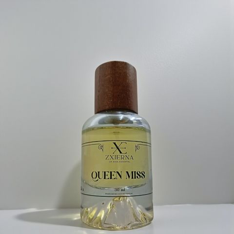 QUEEN MISS-Photoroom