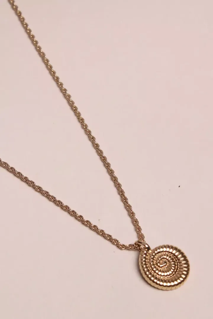 collier-salome-waekura_45464a4a-a976-451f-a745-551890e67e47