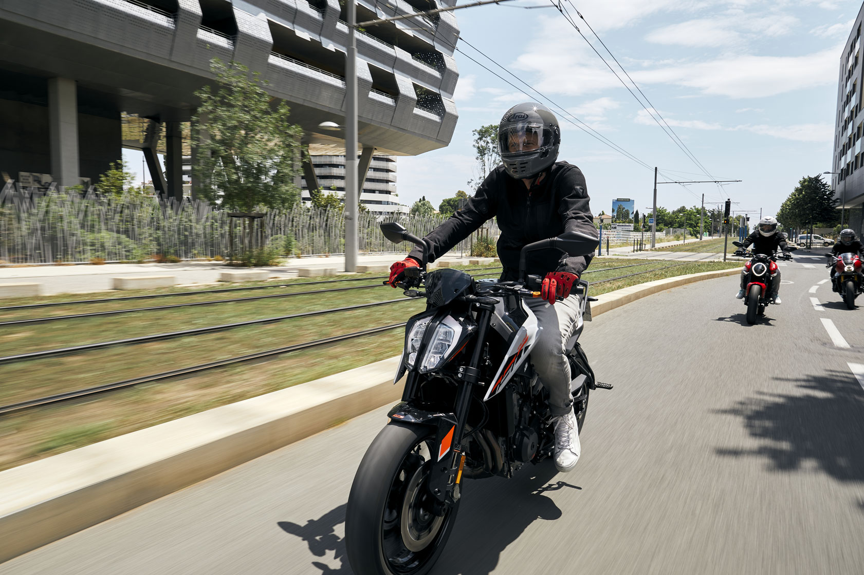 FIVE-MOTO-STREET-PERFORMANCE-stunt-evo2-red-action-02