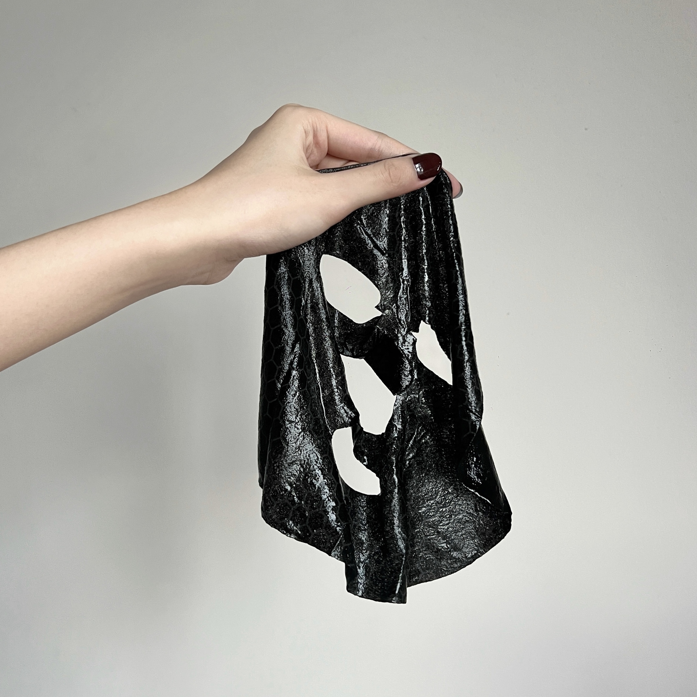 MLISS 石墨烯黑面膜 柔軟服帖膜布展示