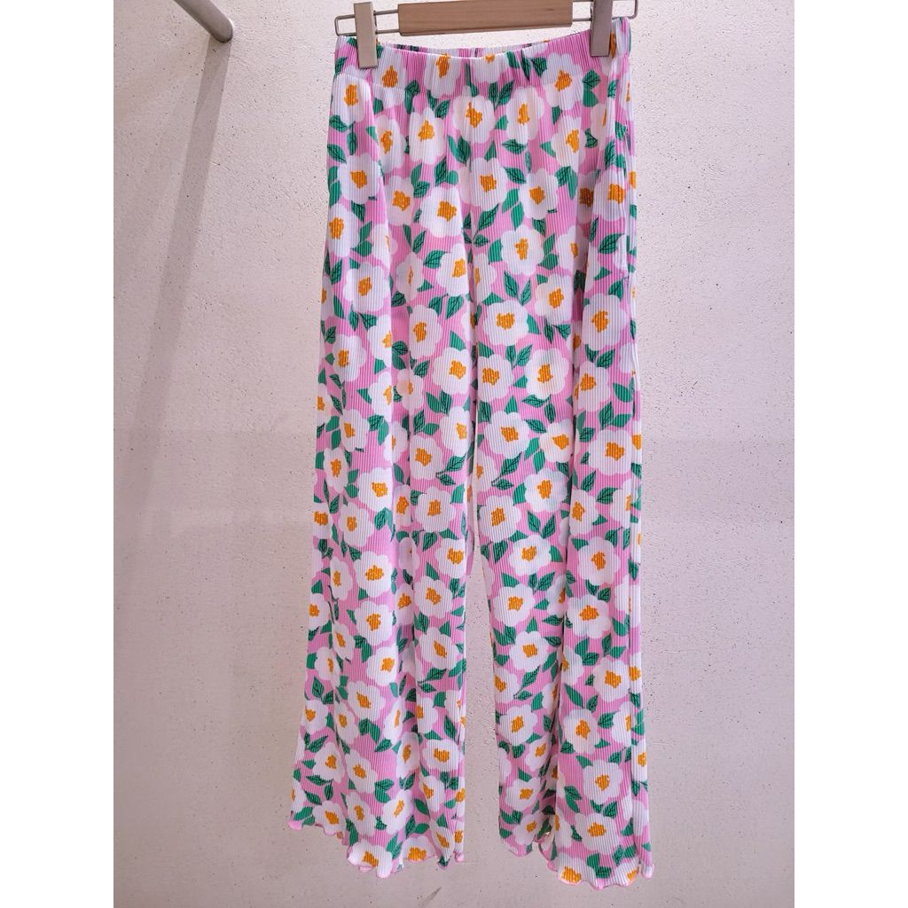 tw-11134207-820la-mkt76c3znnye28