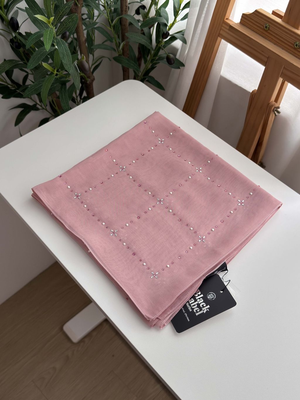 meralyn pale rosy