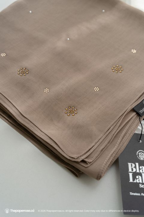 DSC08084 FULL RES AMORA BEAVER BROWN