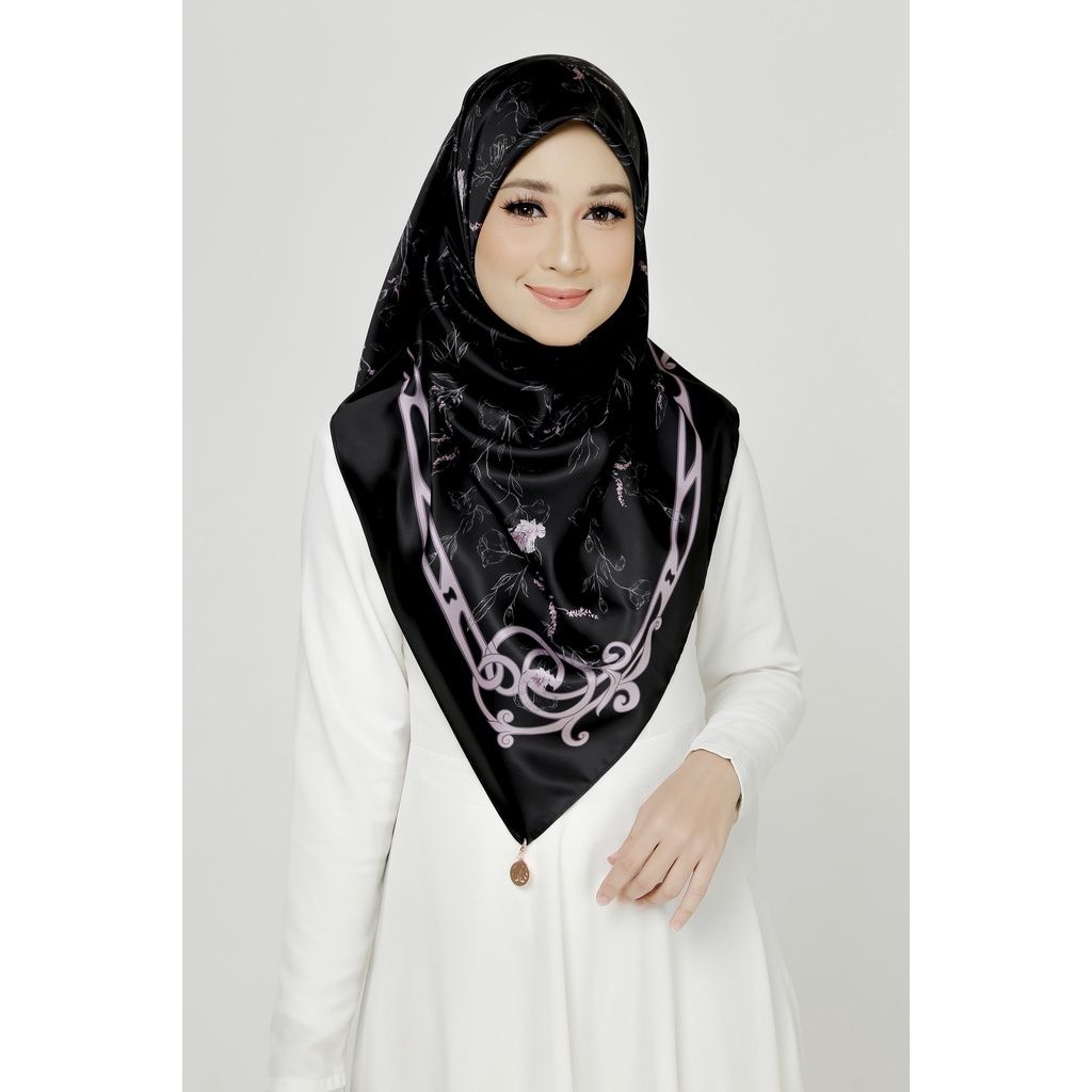 24118e0a321b02010d7e76cda756f353