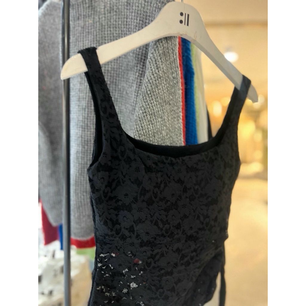 tw-11134207-820la-mn5p62hqbf9c8b