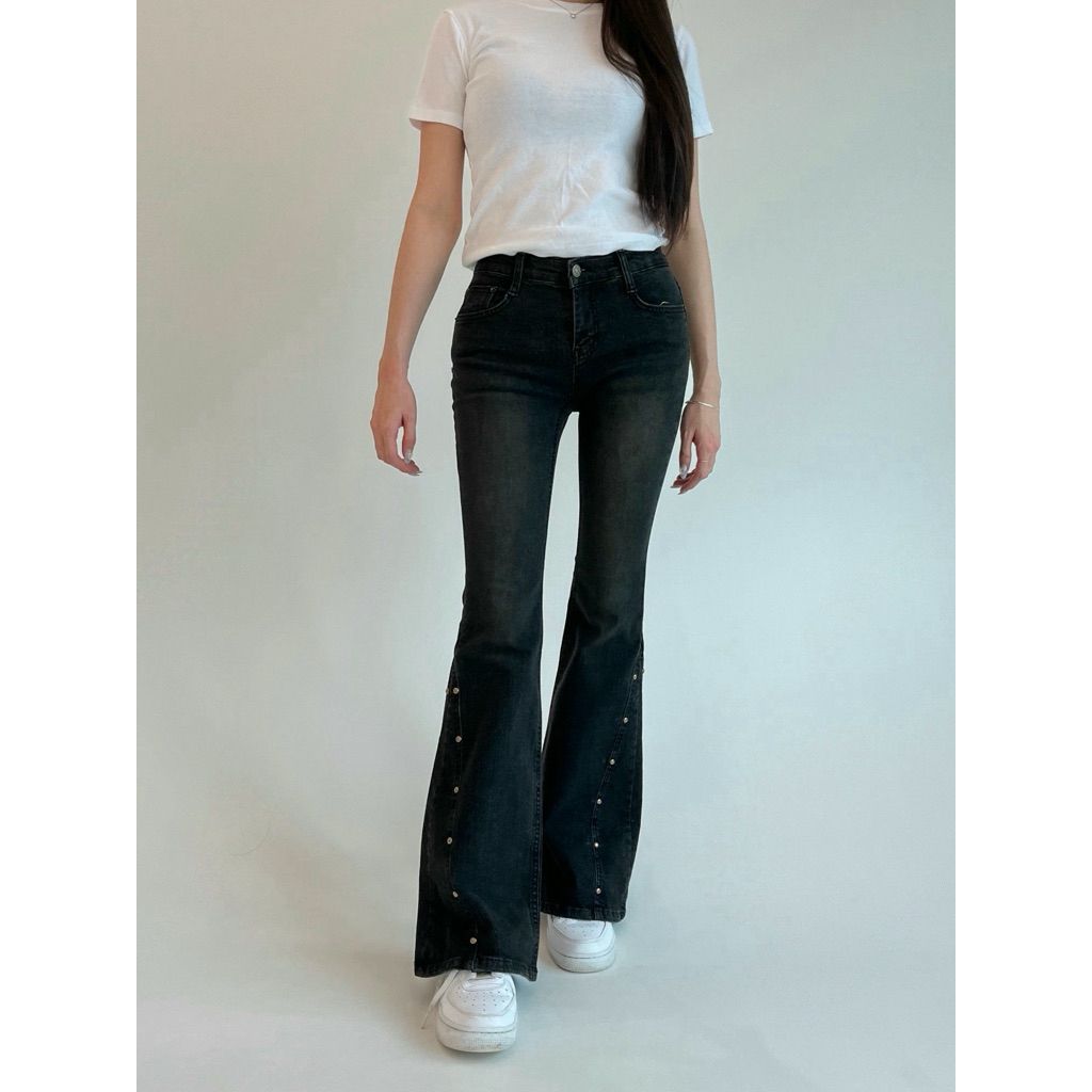 tw-11134207-81ztm-mfiqucgyxvkf8d