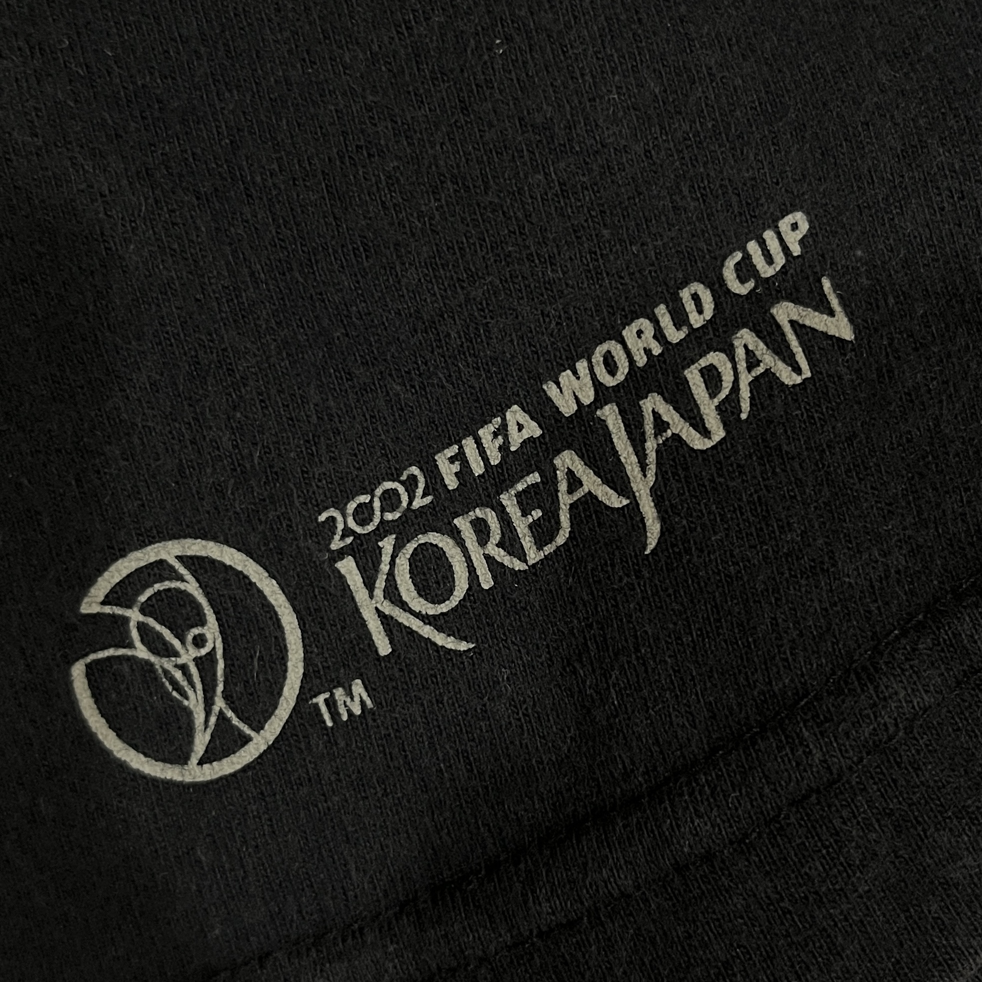 2002 KOREAJAPAN FIFA WORLD CUP OFFICIAL MERCH TEE (1)