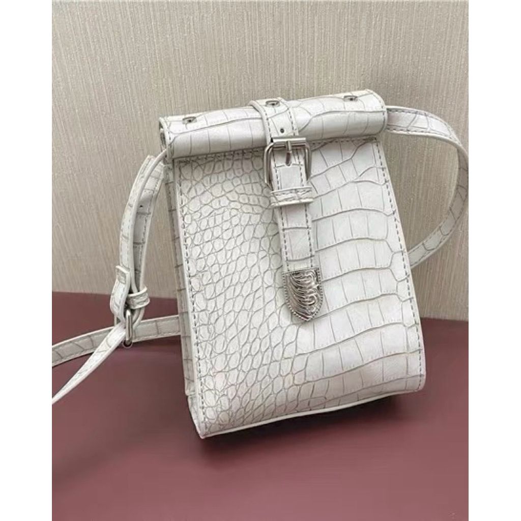 tw-11134207-820l5-mmrciqyojnyc13