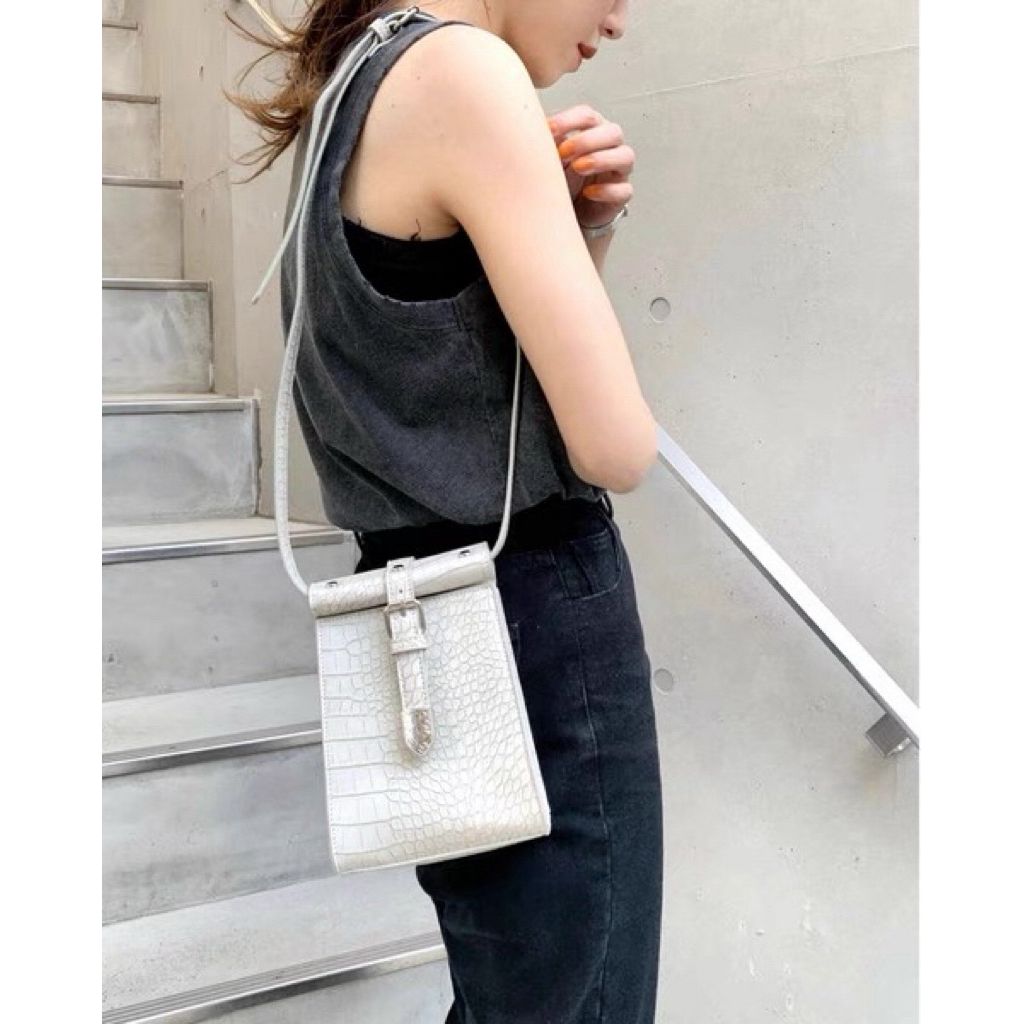 tw-11134207-820l8-mmrceljr1hxd9c