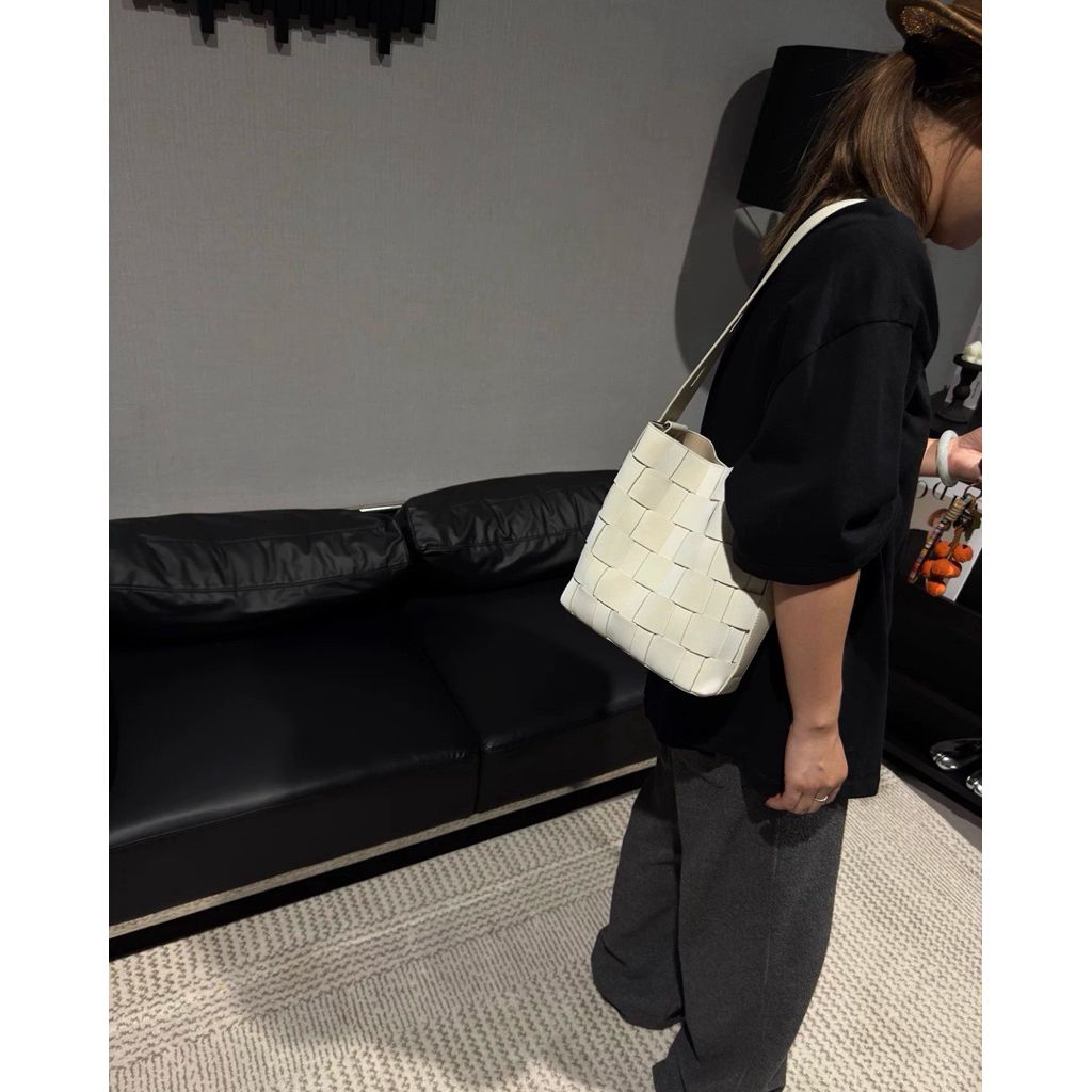 tw-11134207-81zth-mjjxe8doucqq76