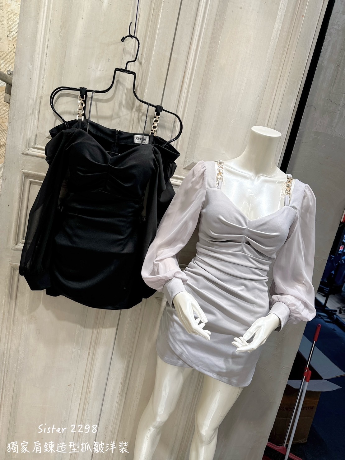 2298獨家肩鍊造型抓皺洋裝 (2)