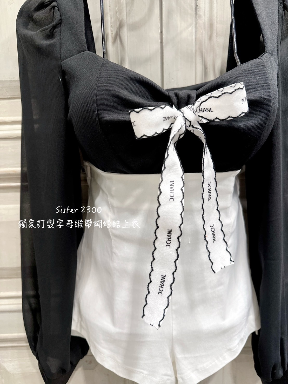 2300獨家英文緞帶蝴蝶結上衣 (3)