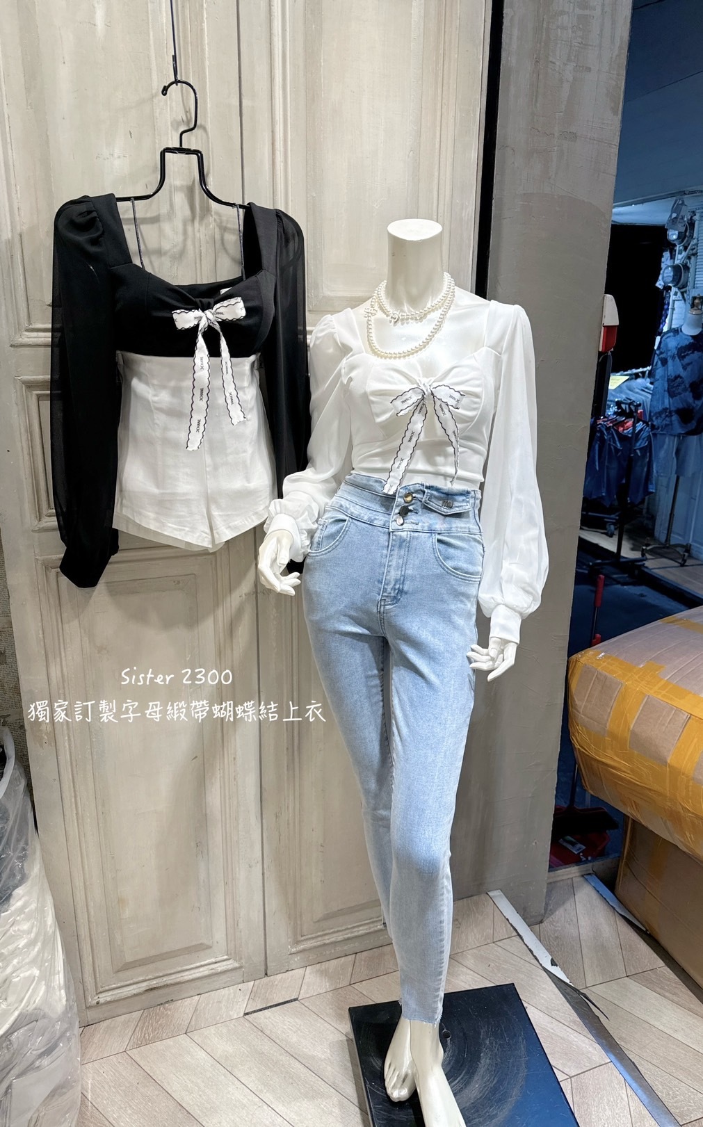 2300獨家英文緞帶蝴蝶結上衣