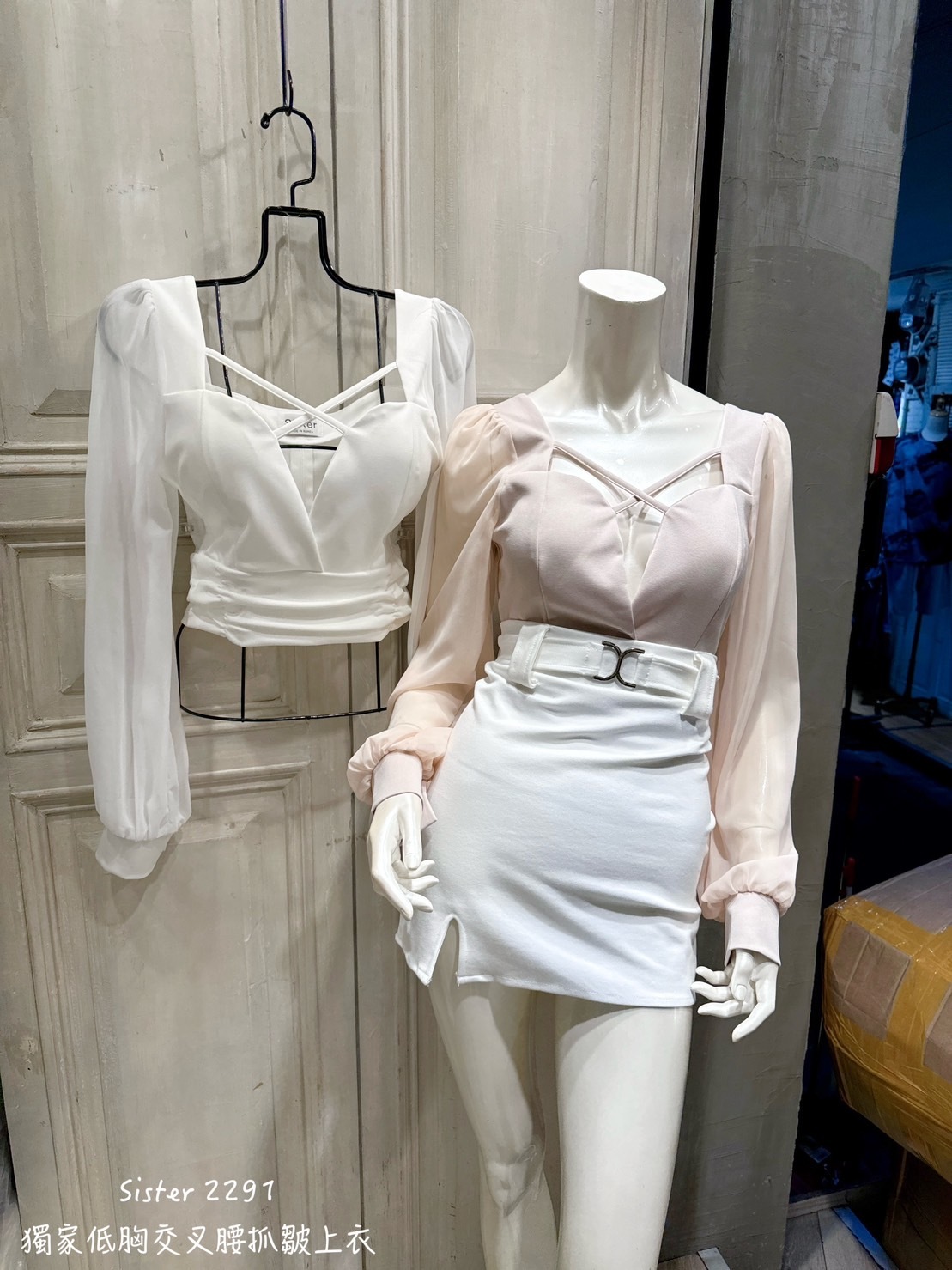 2291獨家低胸交叉腰抓皺上衣 (2)