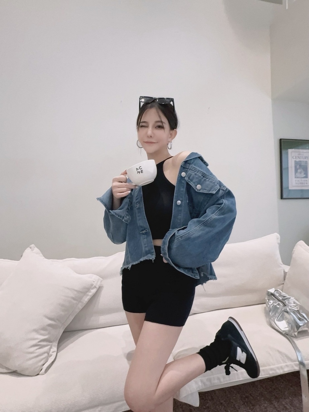 2185下擺抽鬚不收邊造型牛仔外套 (5)