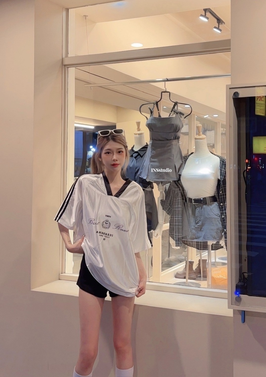 9243【精緻法式休閒】甜酷LOOK！爆款緞面運動風寬松短袖T (2)