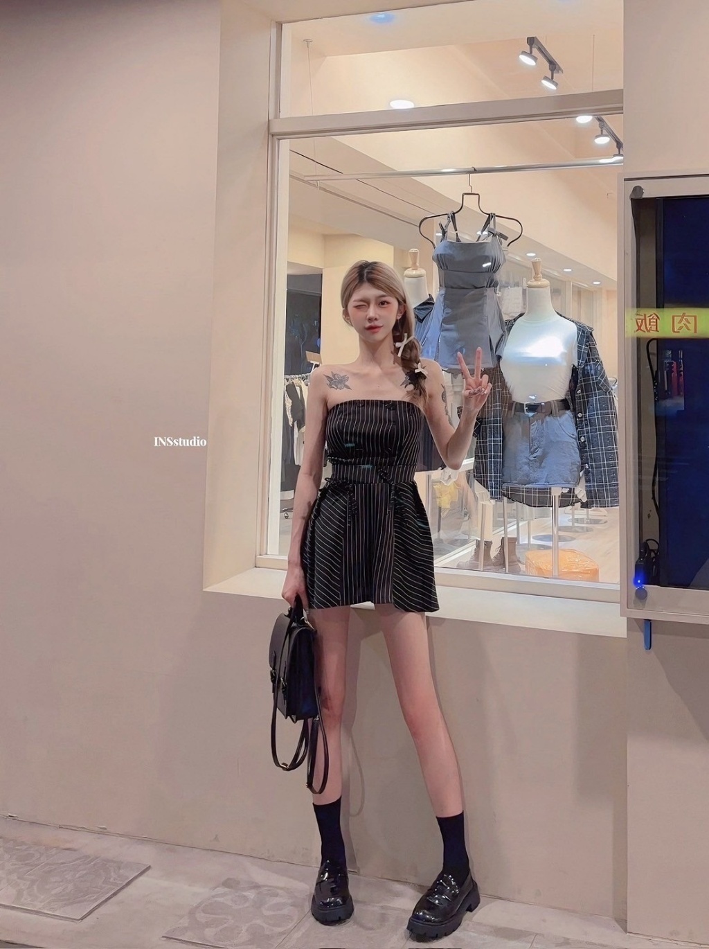 8804【Madein🇻🇳野欲氛圍感】法式平口排扣抹胸+蝴蝶結短裙西裝條紋套裝 (4)