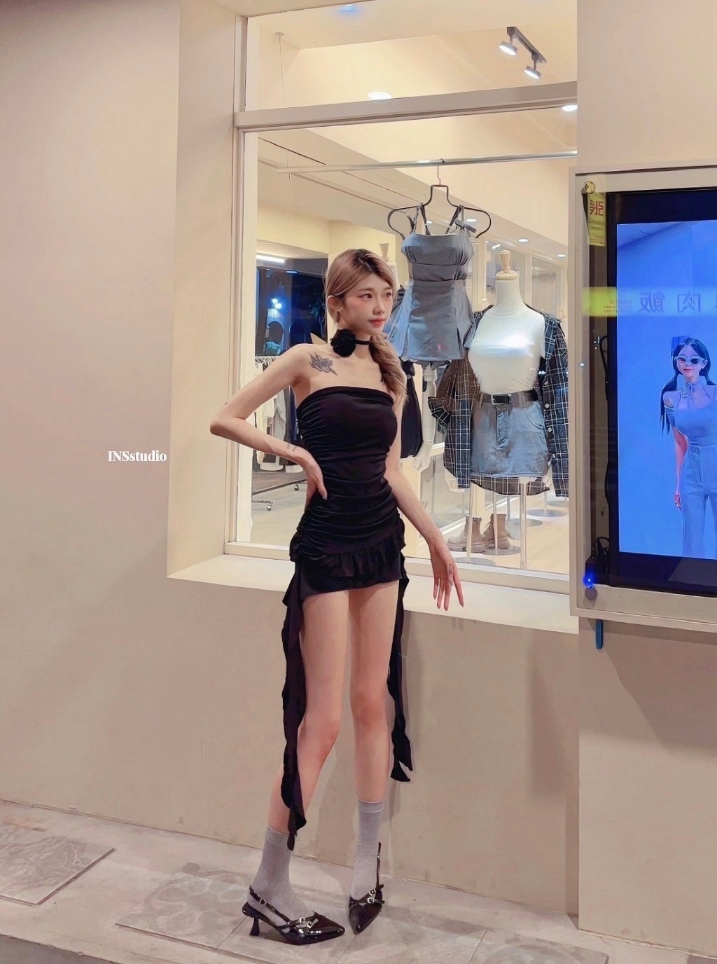 8803【madein🇻🇳沙漠玫瑰】甜辣高級，不规则设计感網紗收腰显瘦包臀裙 (7)