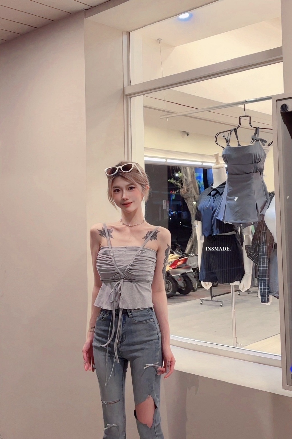 1339【獨家！小眾設計感】獨家爆版！帶胸墊韓國假兩件抽繩掛脖背心 (7)