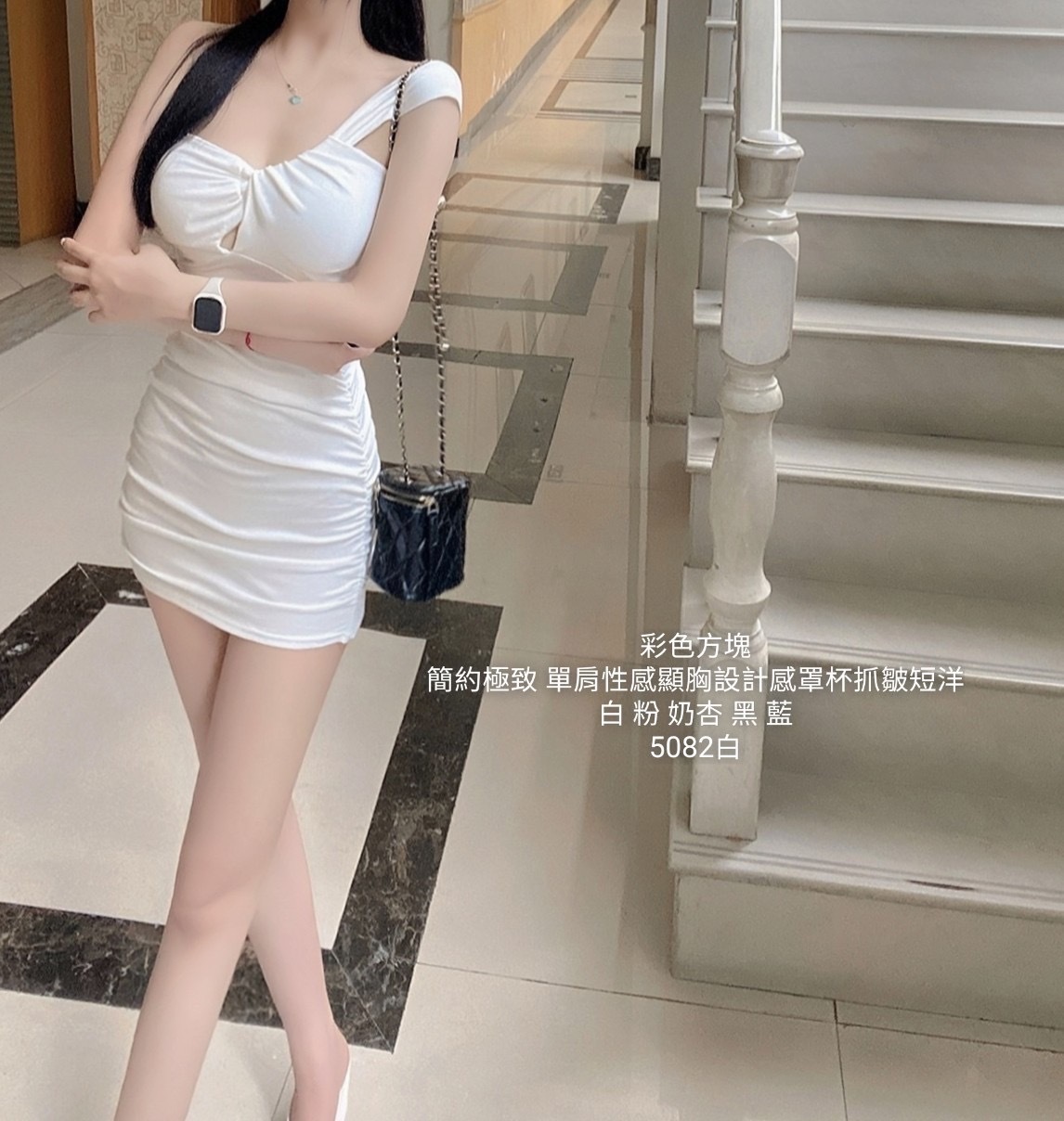 5082簡約極致單肩性感顯顯胸設計感罩抓皺短洋 (4)